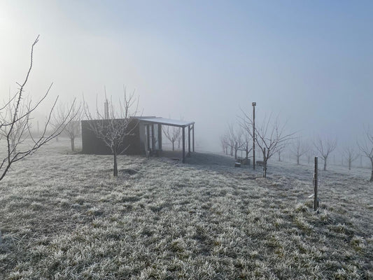 Mrazivé ráno v glampingu Mezi Meruňkami: Probuzení do pohádky